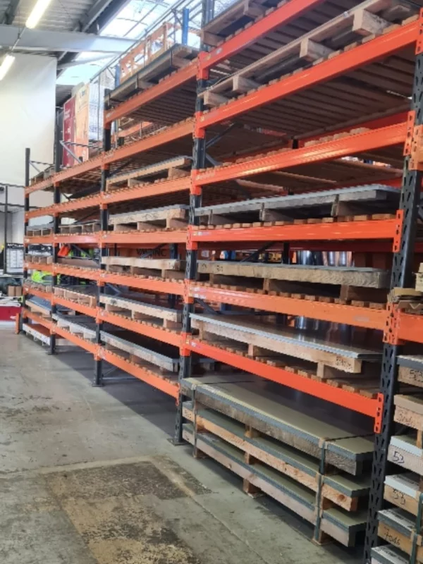 Adn Amenagement Demontage Negoce Rayonnage Nantes Rennes Grand Ouest Paris Et Aux Alentours Rack De Stockage Rayonnage